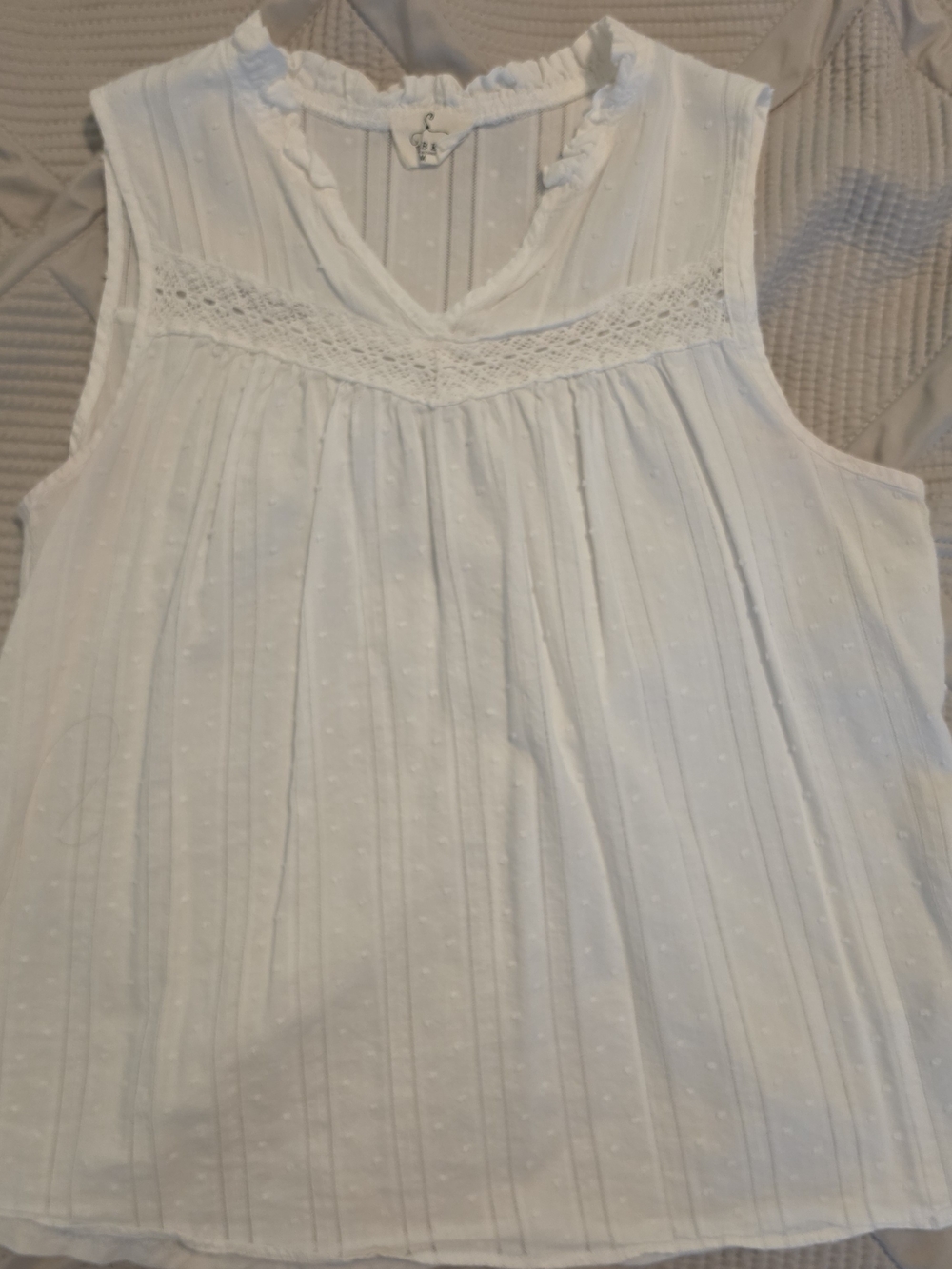 White Sleeveless Eyelet Tank Top - Brand: